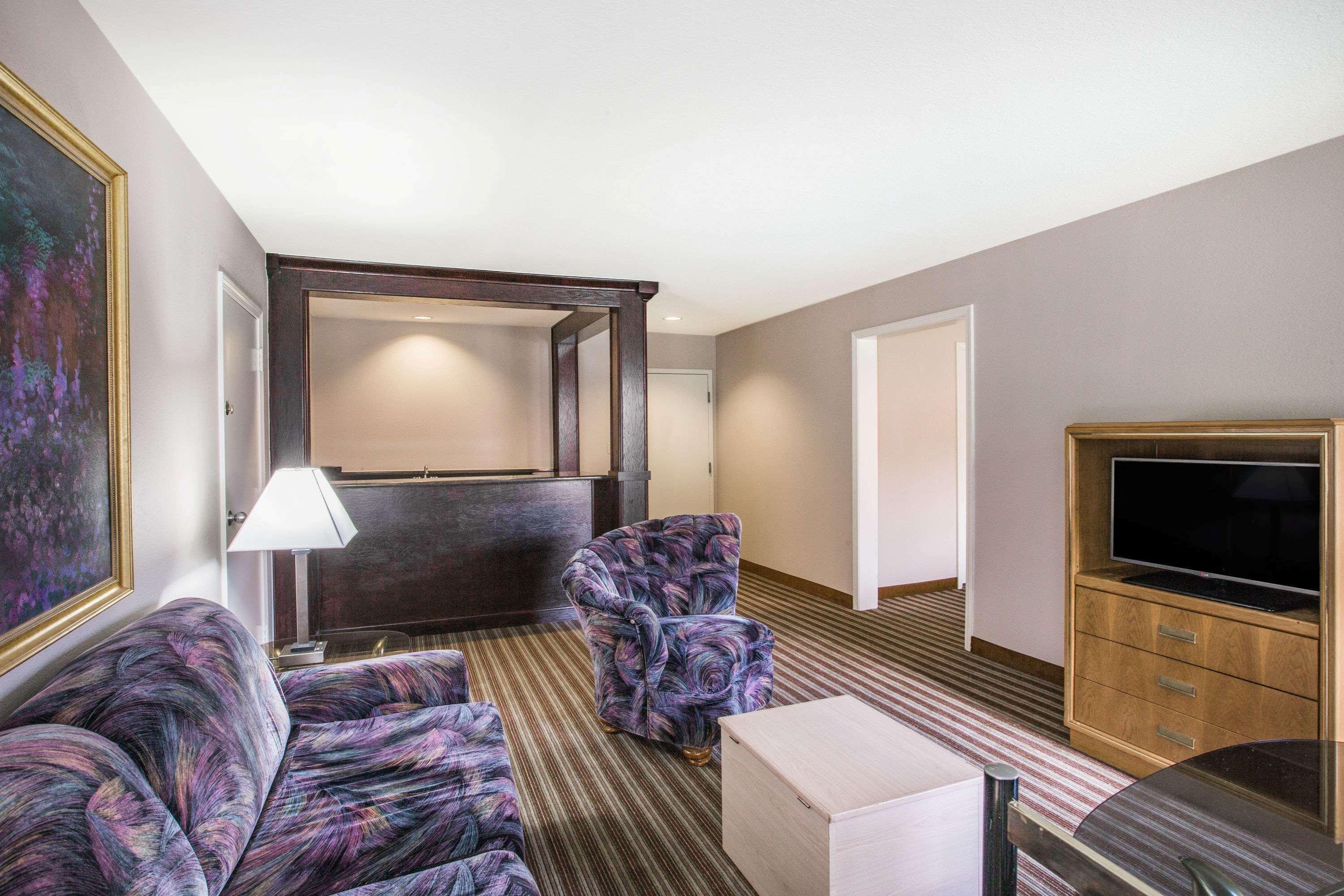Super 8 By Wyndham Oxford Hotel Exterior photo